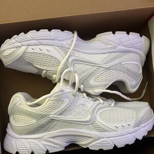 Women’s White Nike V5 RNR